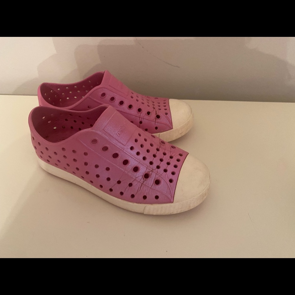 Pink Native Shoes Size 12 (Little Girls)